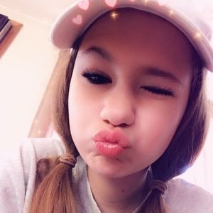 Meet your Posher, Alexia